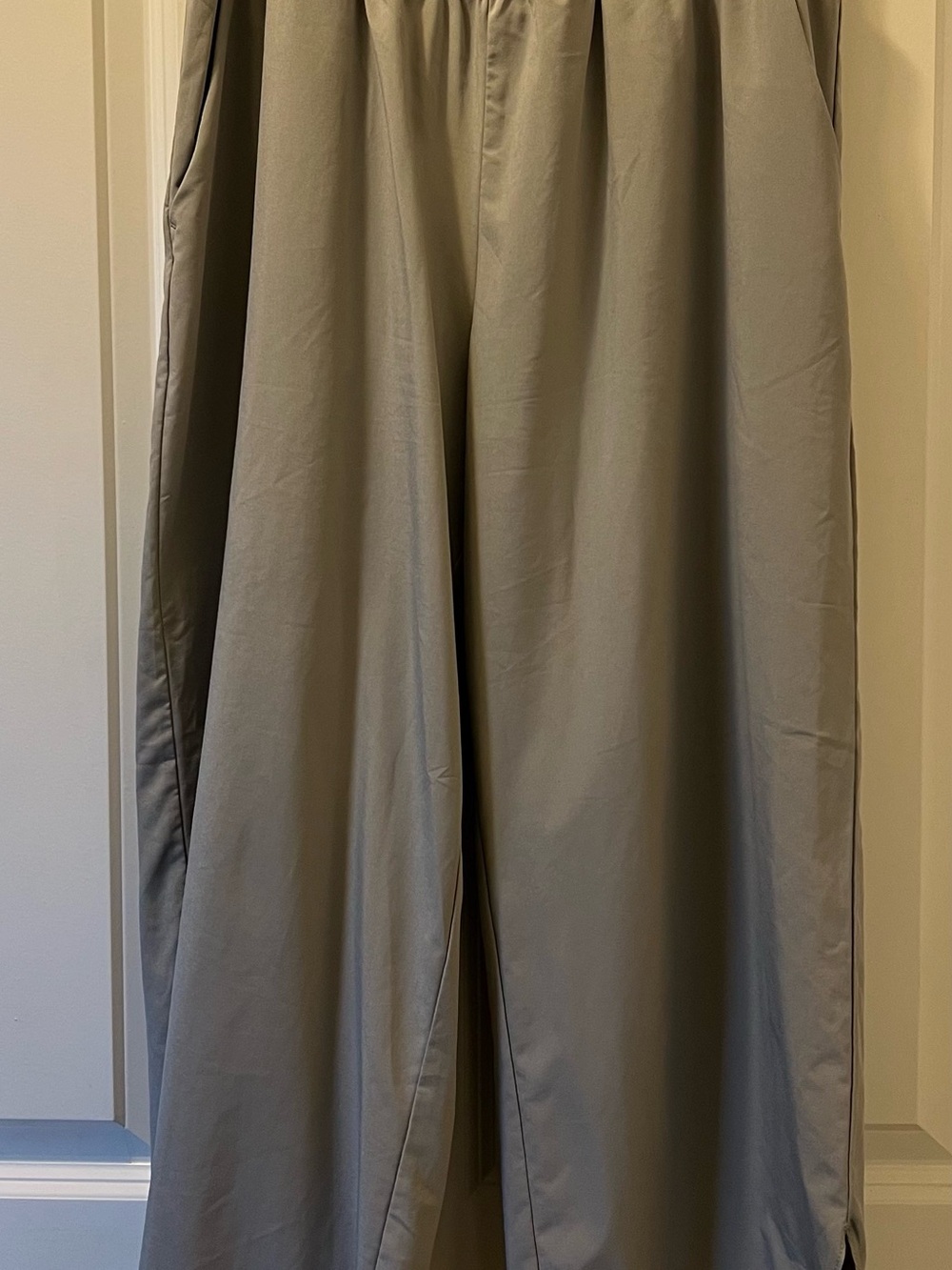 Halara Breezeful Pants in Light Gray size medium crossover waist flowy cute!